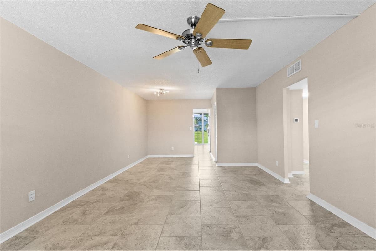 4895 BAY STREET — photo 4 of 53