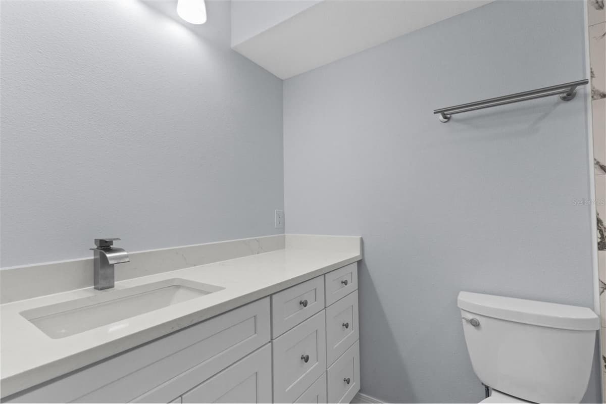 4895 BAY STREET — photo 12 of 53