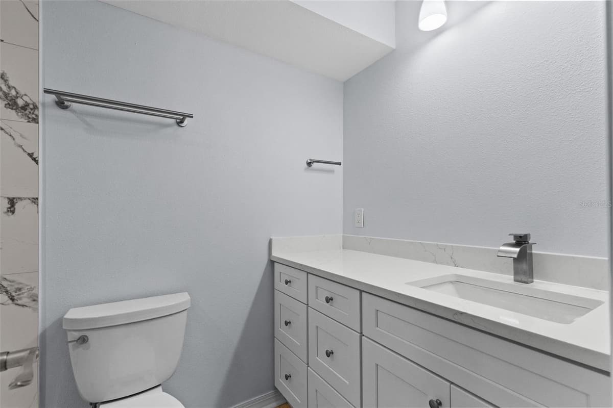 4895 BAY STREET — photo 14 of 53