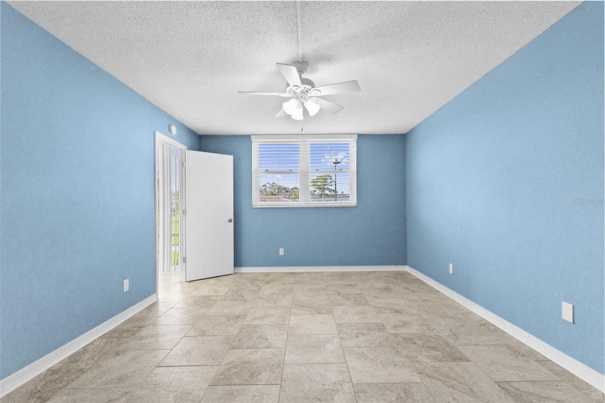 4895 BAY STREET — photo 18 of 53