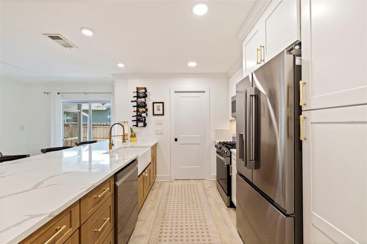 5711 VENETIAN BOULEVARD — photo 7 of 44