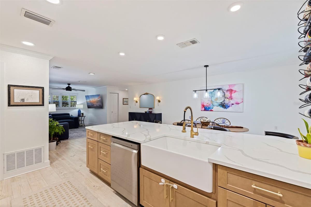 5711 VENETIAN BOULEVARD — photo 8 of 44
