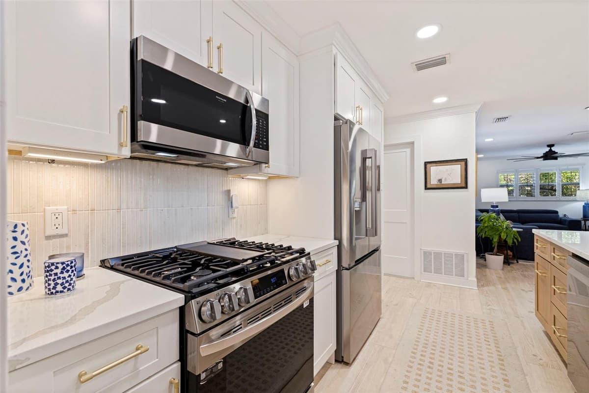 5711 VENETIAN BOULEVARD — photo 9 of 44