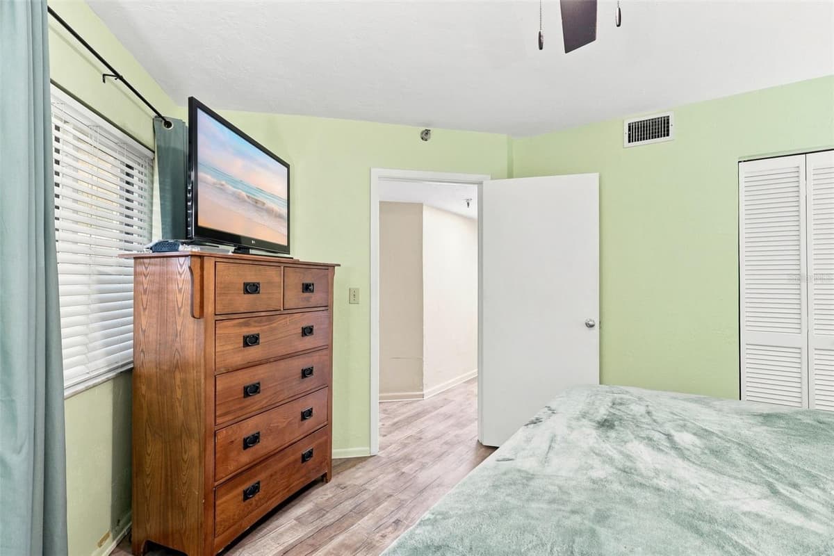 3647 ATLANTIC AVENUE — photo 9 of 33