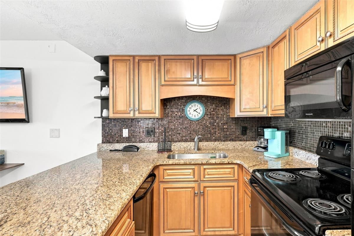 3647 ATLANTIC AVENUE — photo 16 of 33