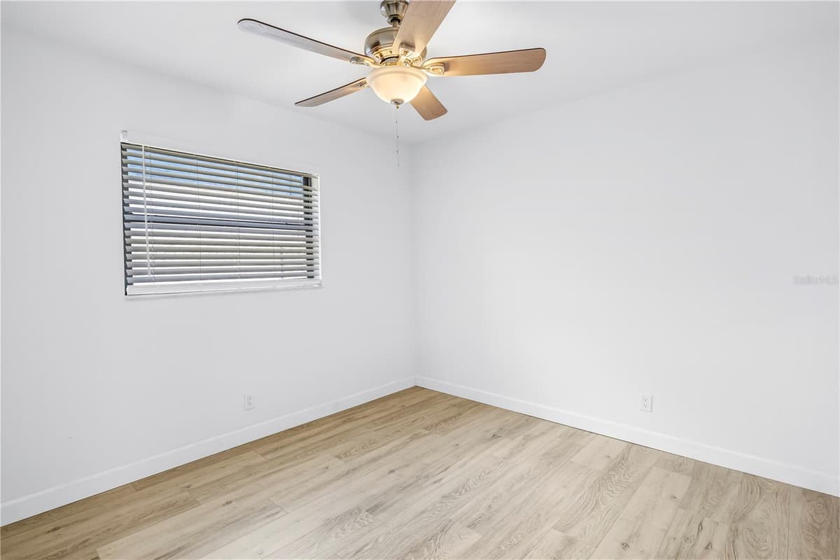 231 93RD AVENUE — photo 17 of 28