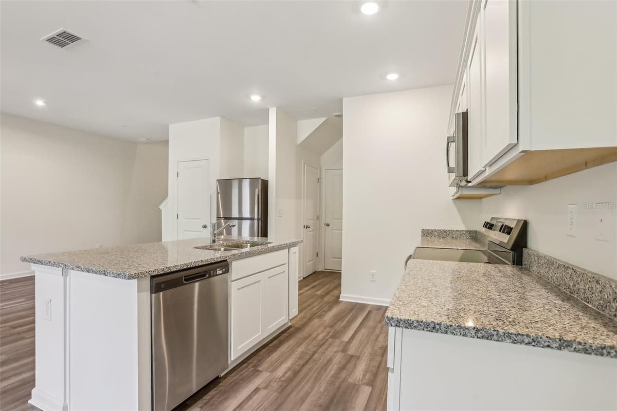 2564 BROADWING STREET — photo 7 of 18