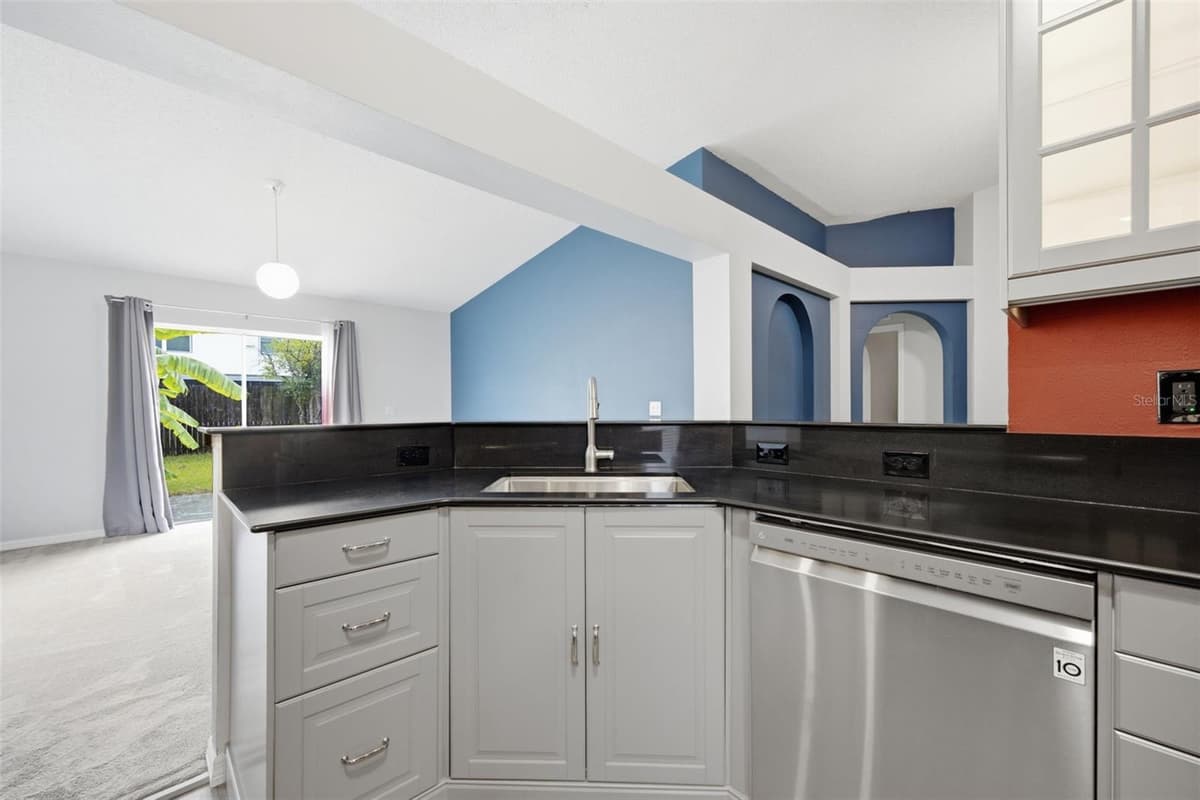 10412 FLY FISHING STREET — photo 16 of 55