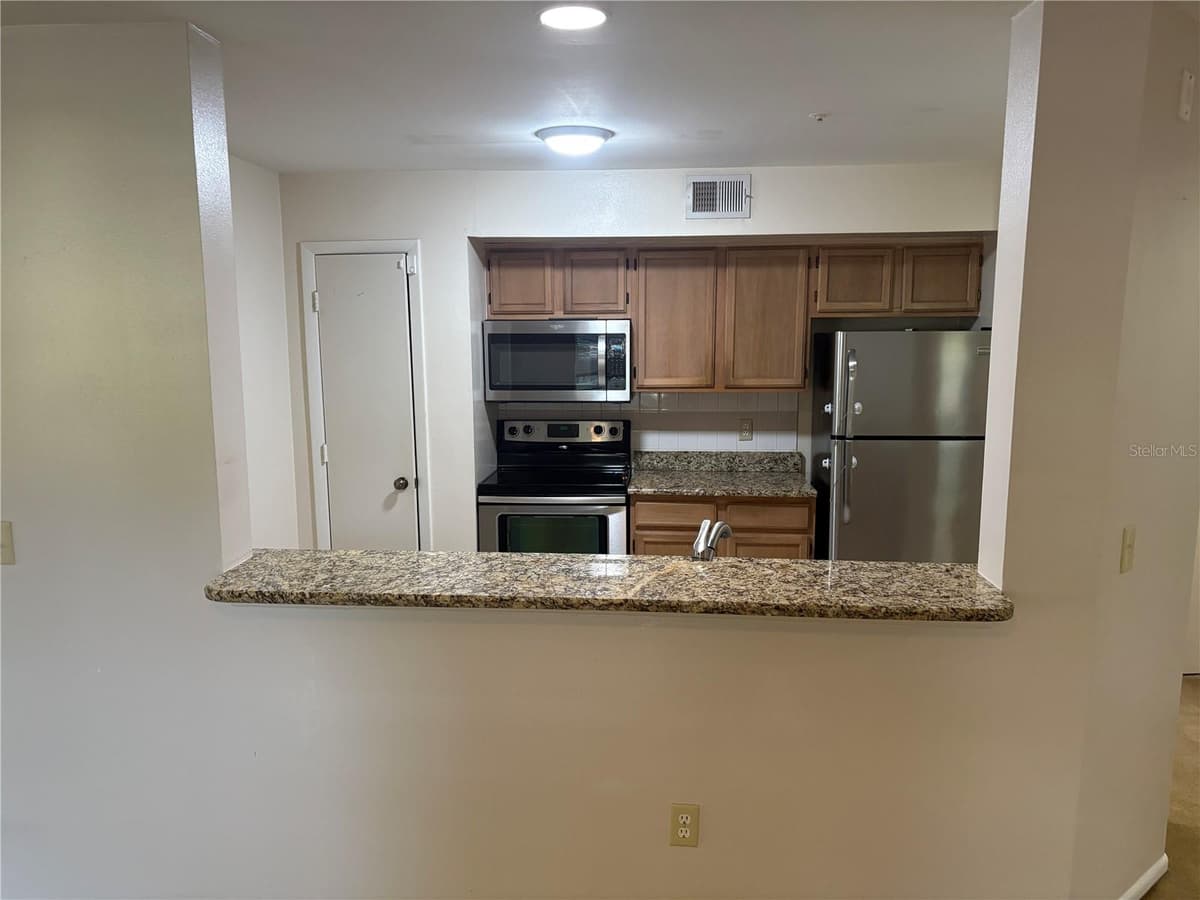 486 PIN OAK PLACE — photo 7 of 37