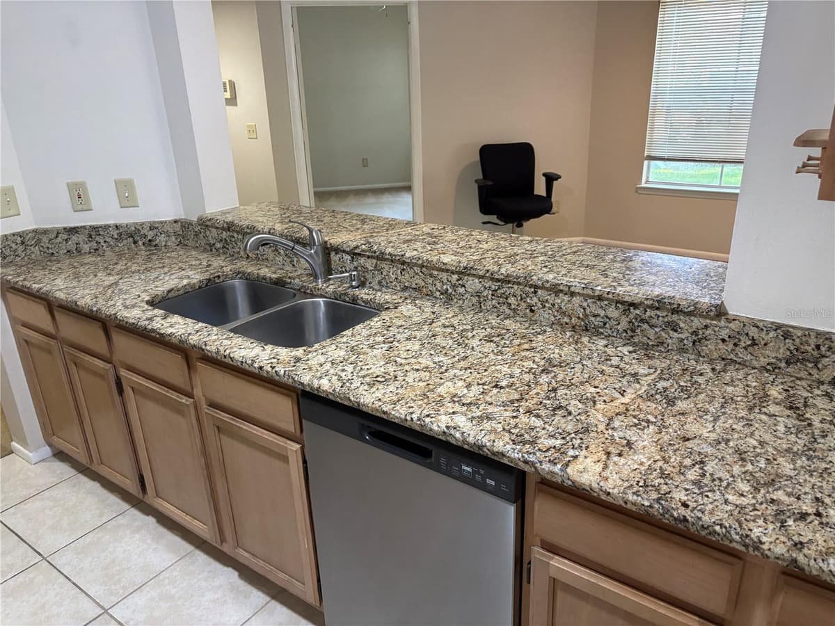 486 PIN OAK PLACE — photo 10 of 37