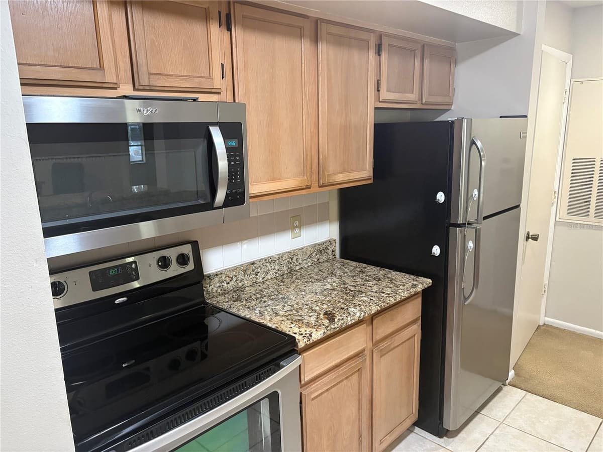 486 PIN OAK PLACE — photo 11 of 37