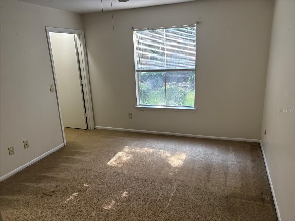 486 PIN OAK PLACE — photo 14 of 37