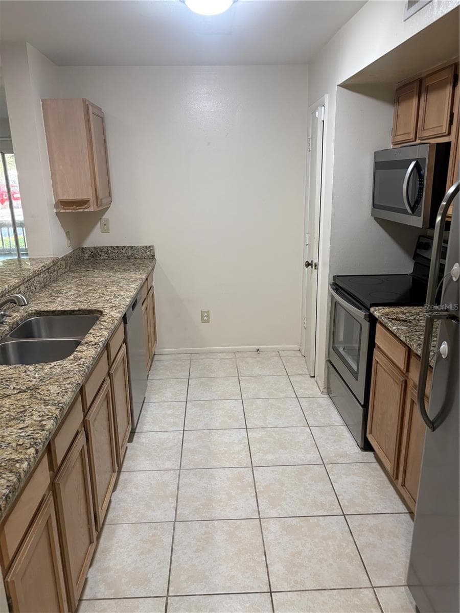486 PIN OAK PLACE — photo 8 of 37