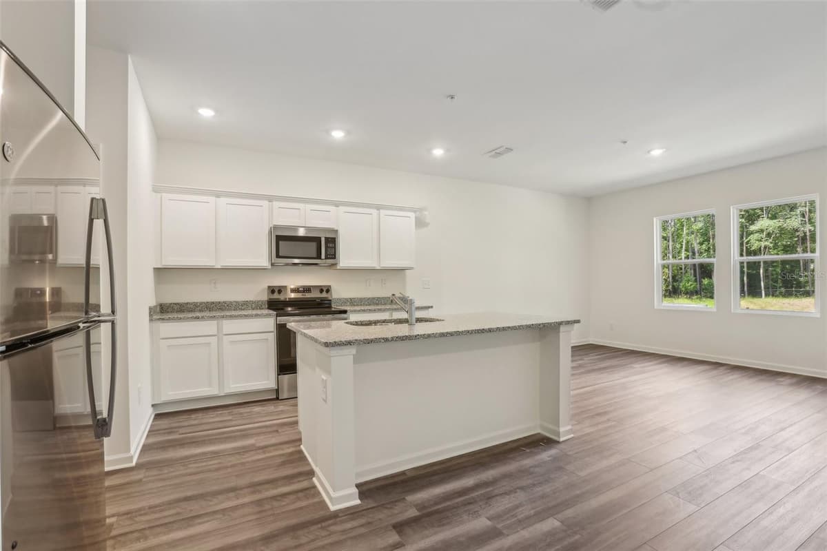 2568 BROADWING STREET — photo 3 of 18