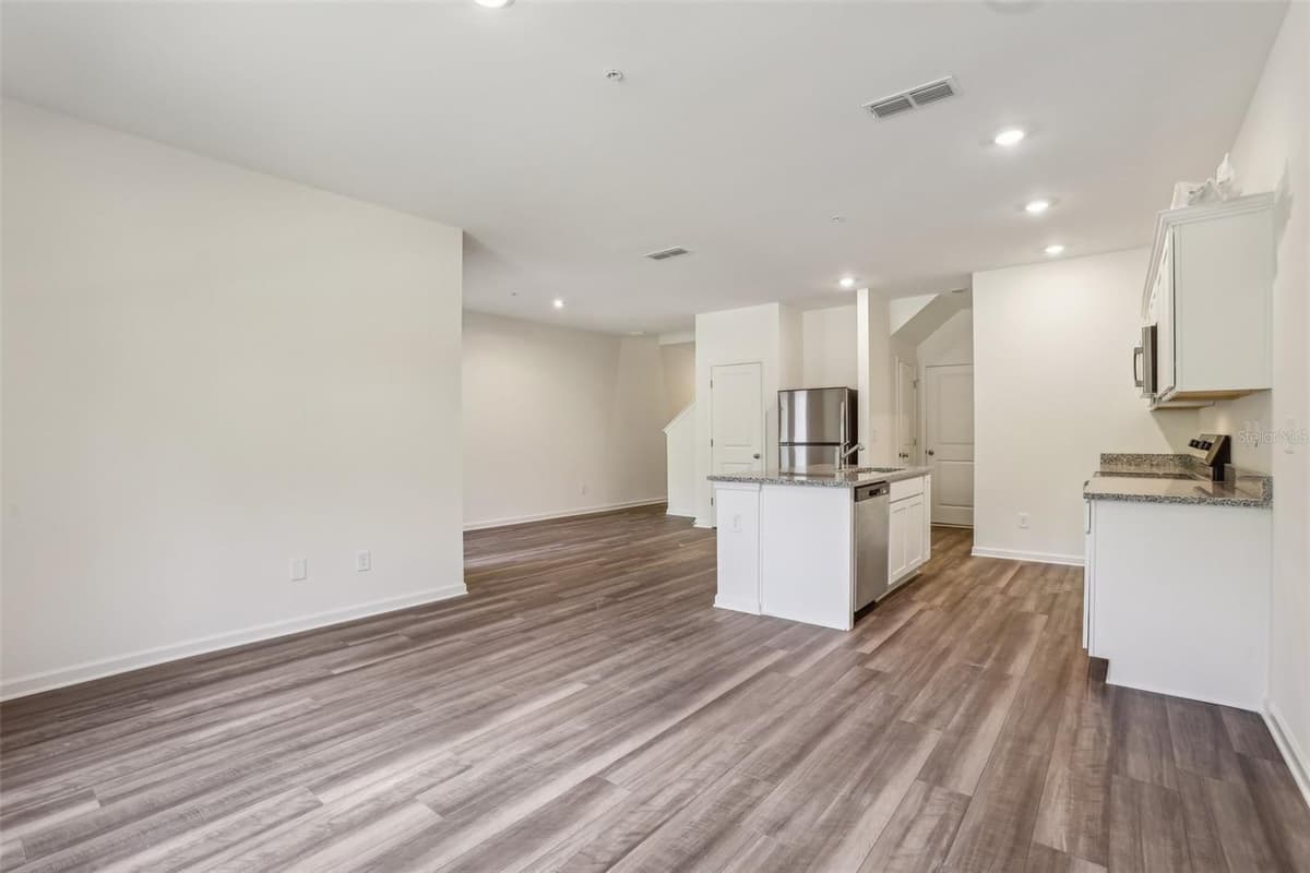 2568 BROADWING STREET — photo 5 of 18