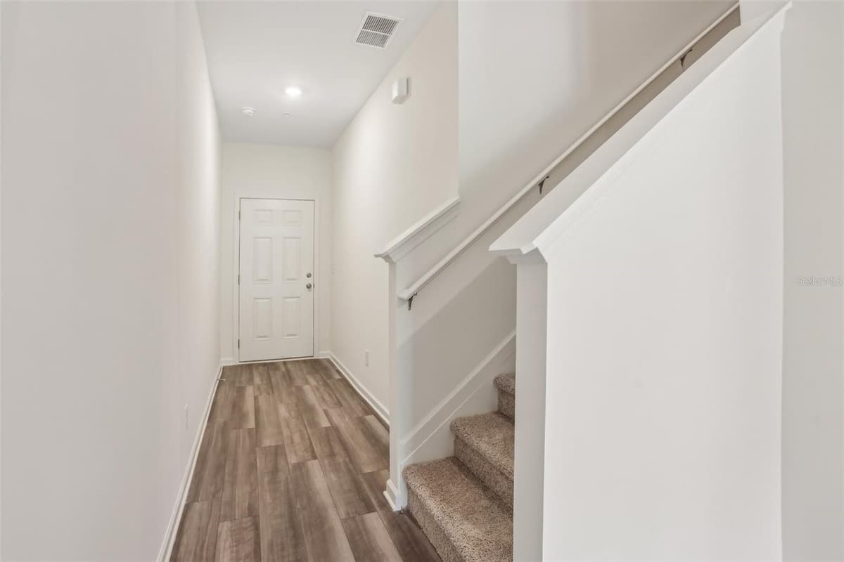2568 BROADWING STREET — photo 2 of 18