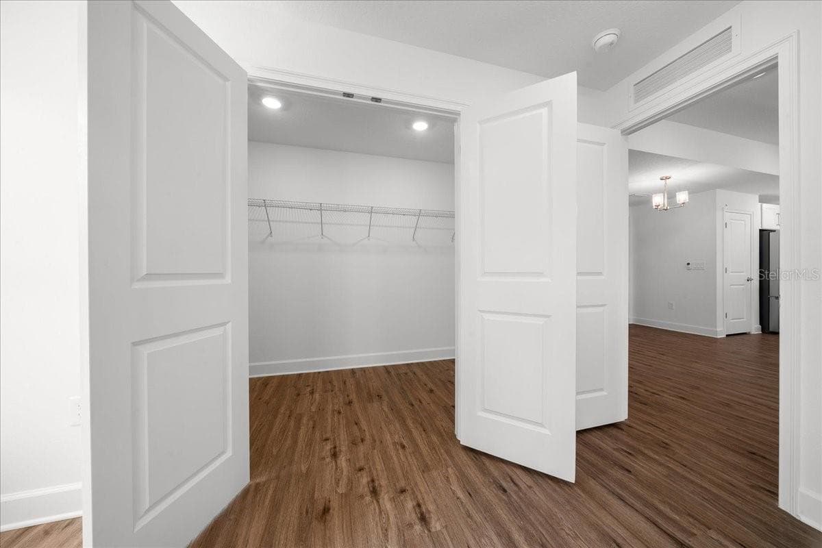 6241 FREEPORT DRIVE — photo 30 of 57