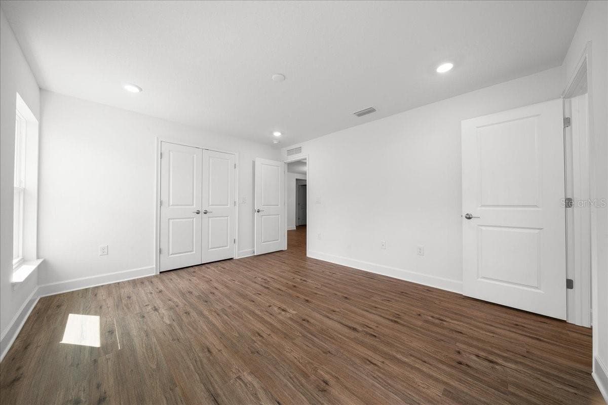 6241 FREEPORT DRIVE — photo 29 of 57