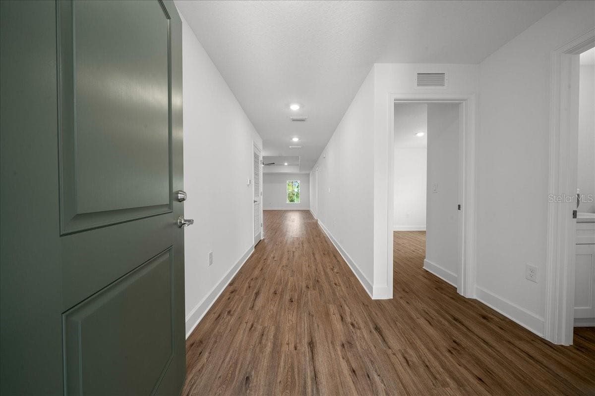 6241 FREEPORT DRIVE — photo 16 of 57