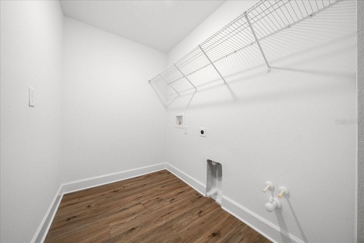 6241 FREEPORT DRIVE — photo 49 of 57