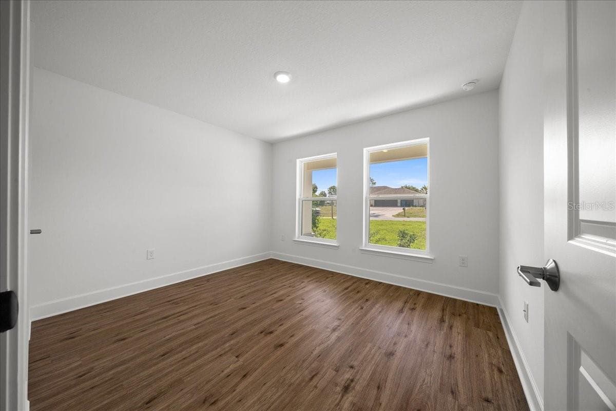 6241 FREEPORT DRIVE — photo 19 of 57