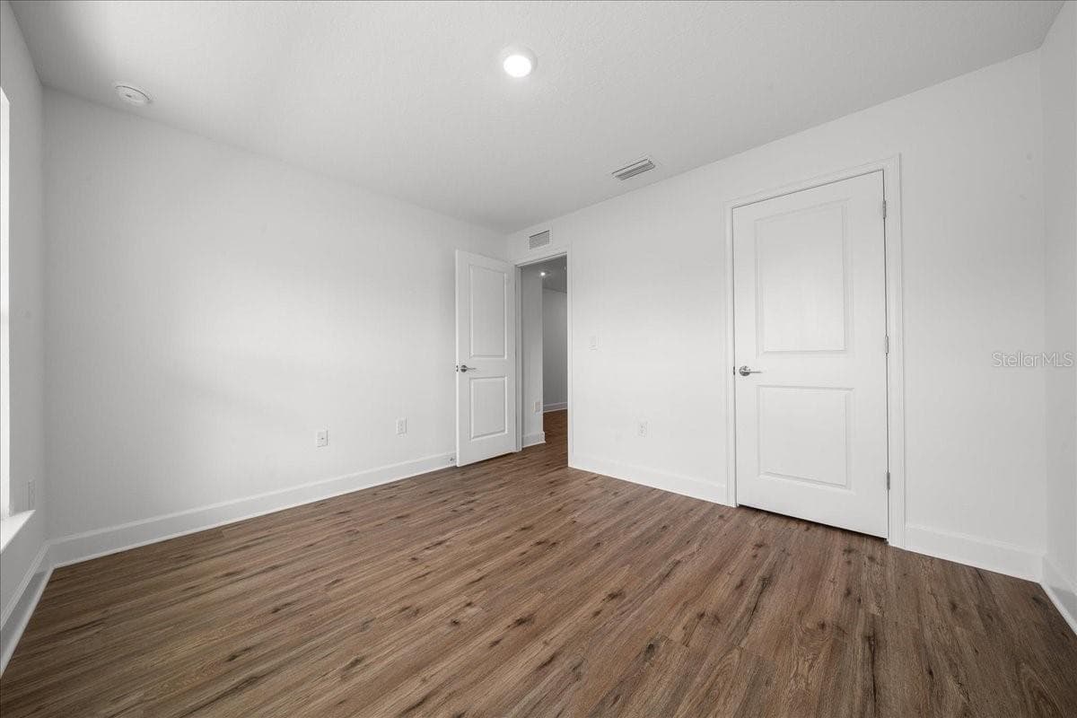 6241 FREEPORT DRIVE — photo 20 of 57
