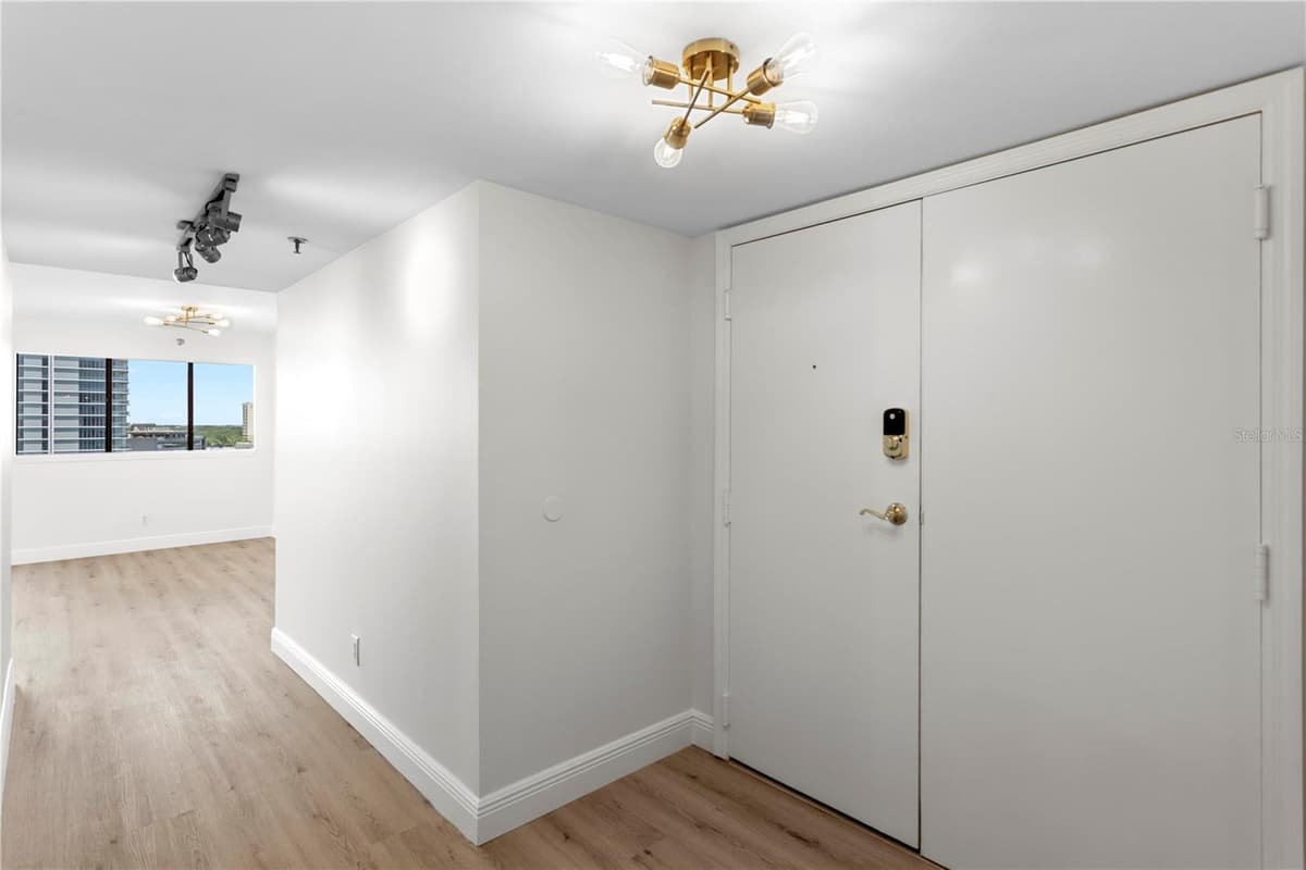 3301 BAYSHORE BOULEVARD — photo 3 of 56
