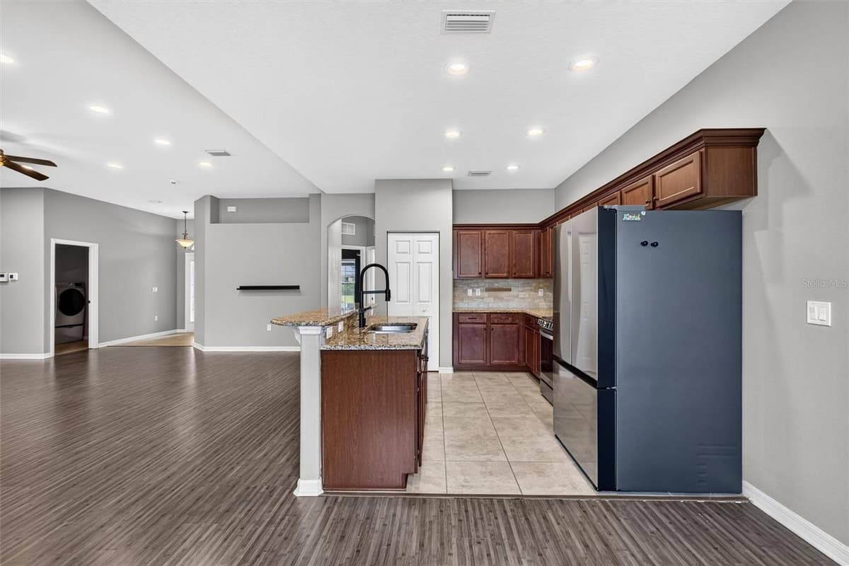 27 PORWYN LANE — photo 14 of 71