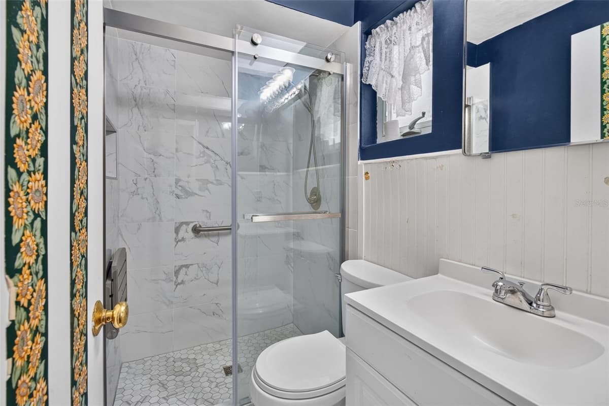 568 MANOR DRIVE — photo 12 of 43