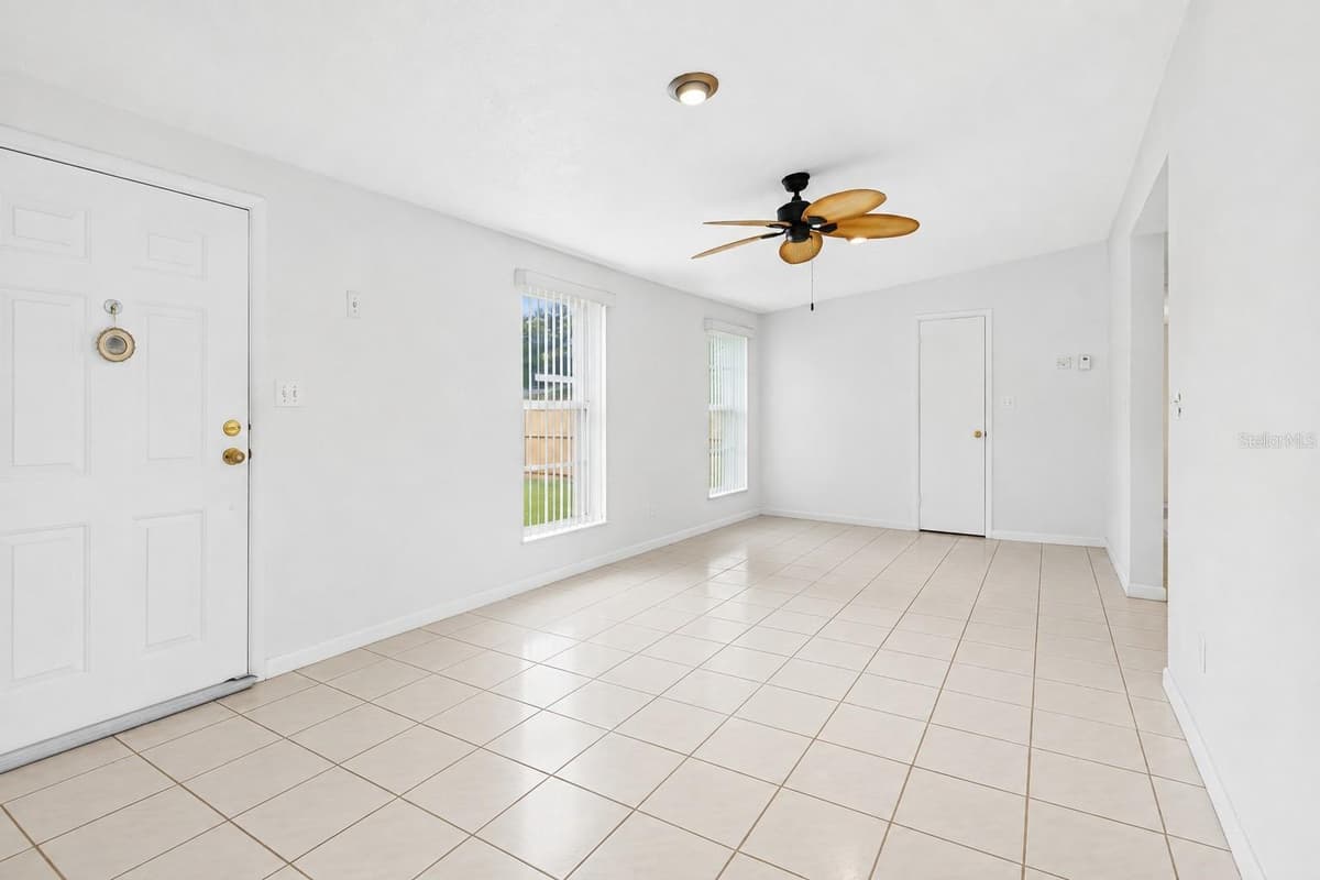 568 MANOR DRIVE — photo 6 of 43