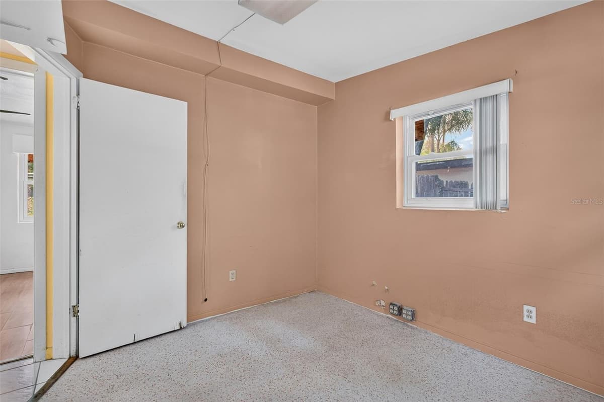 568 MANOR DRIVE — photo 28 of 43