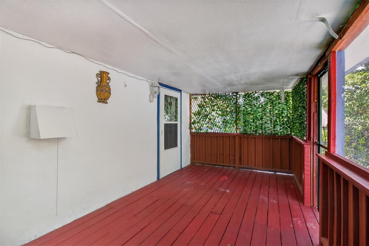 568 MANOR DRIVE — photo 31 of 43