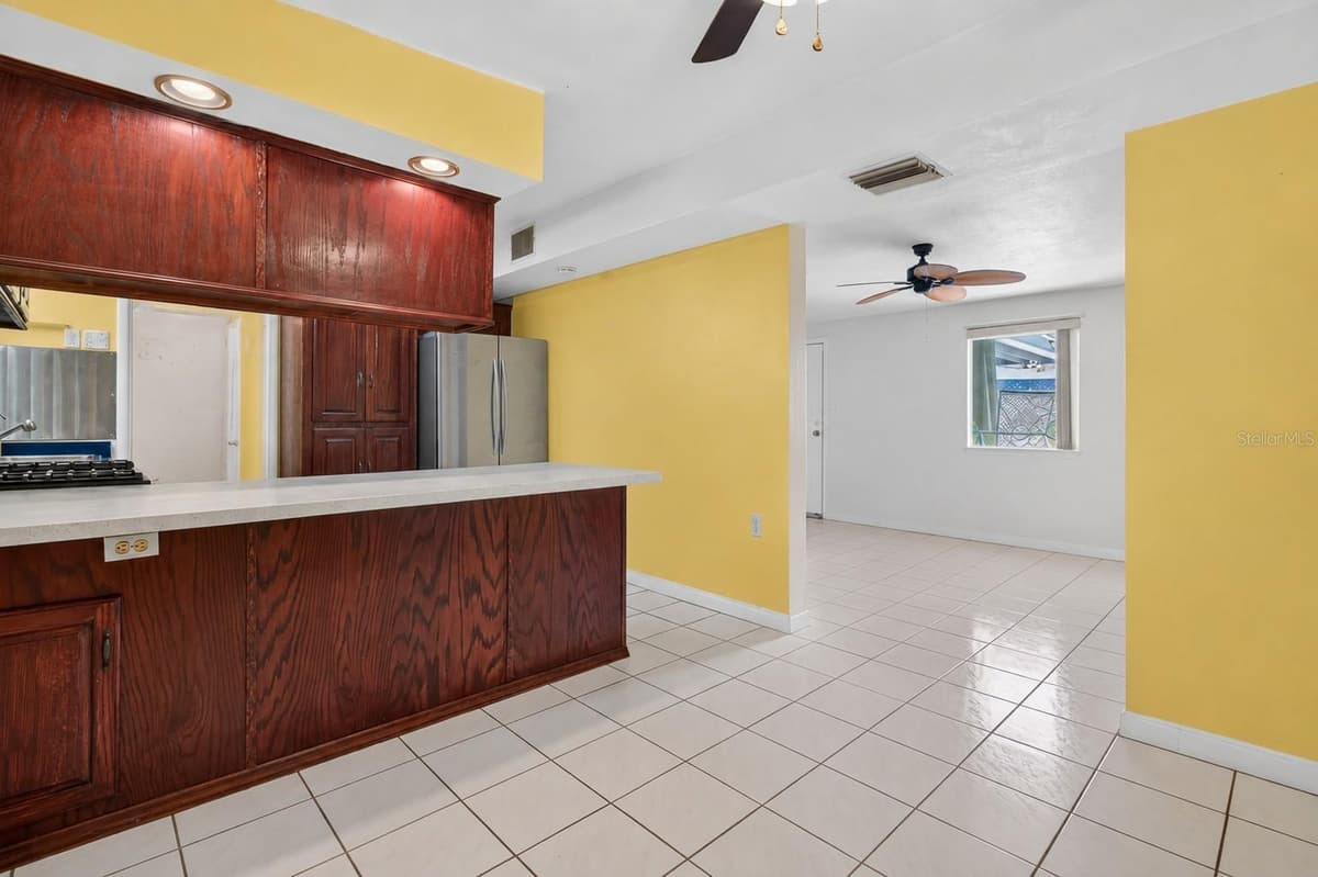 568 MANOR DRIVE — photo 16 of 43