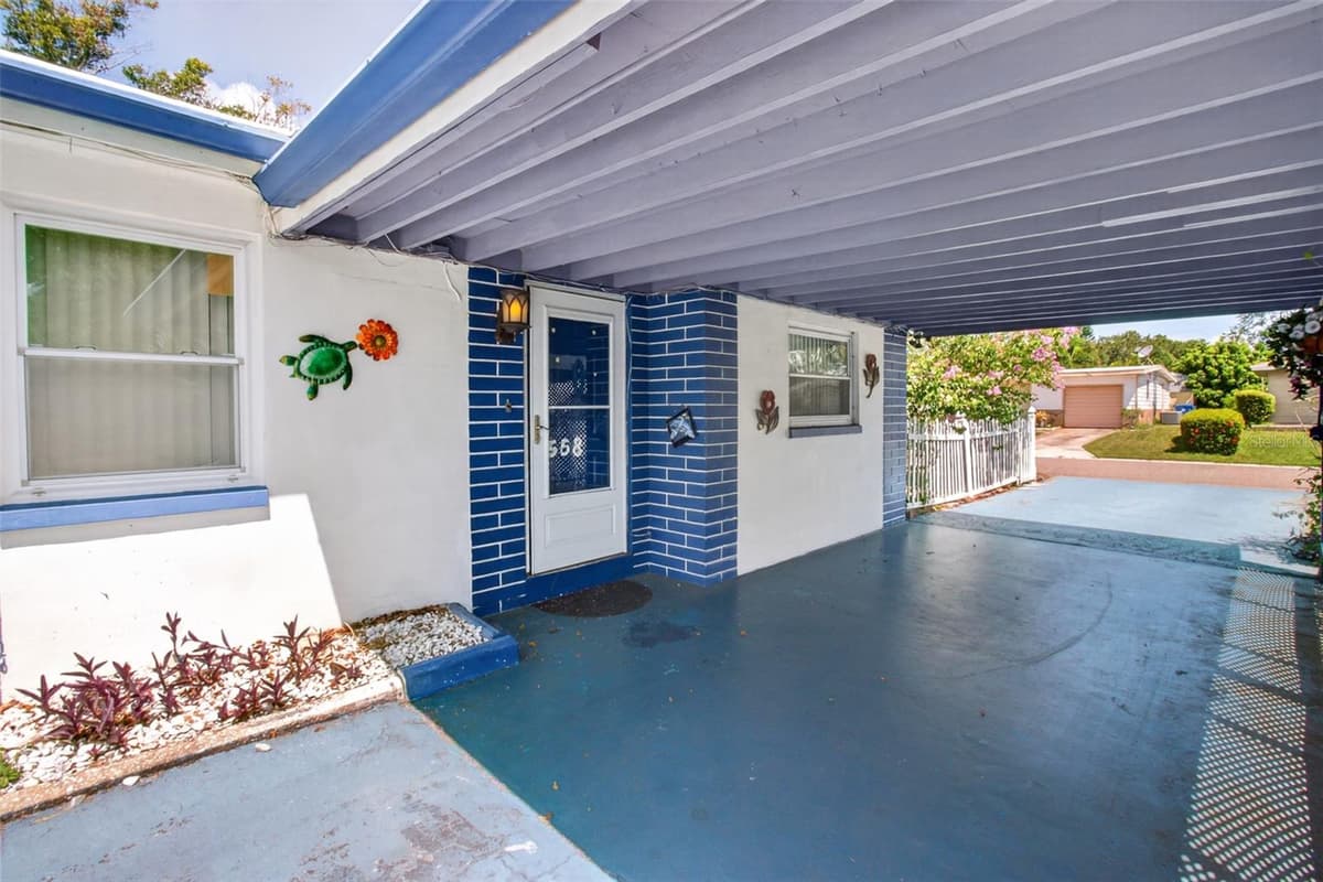 568 MANOR DRIVE — photo 37 of 43