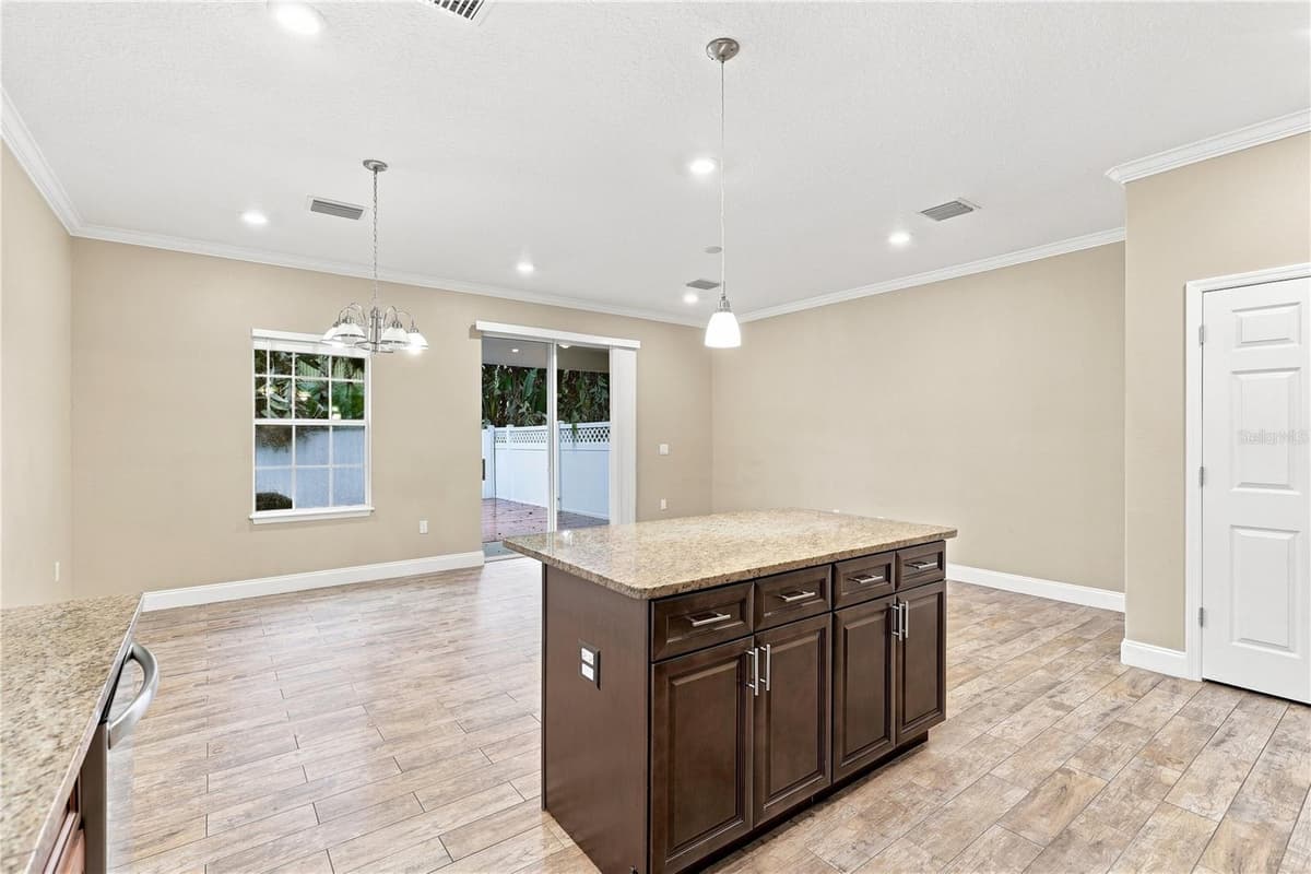 20 PRINCETON STREET — photo 14 of 32