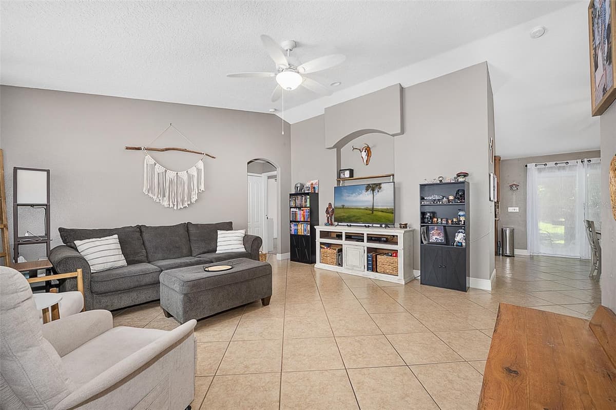 981 LAUREL OAKS LANE — photo 4 of 26