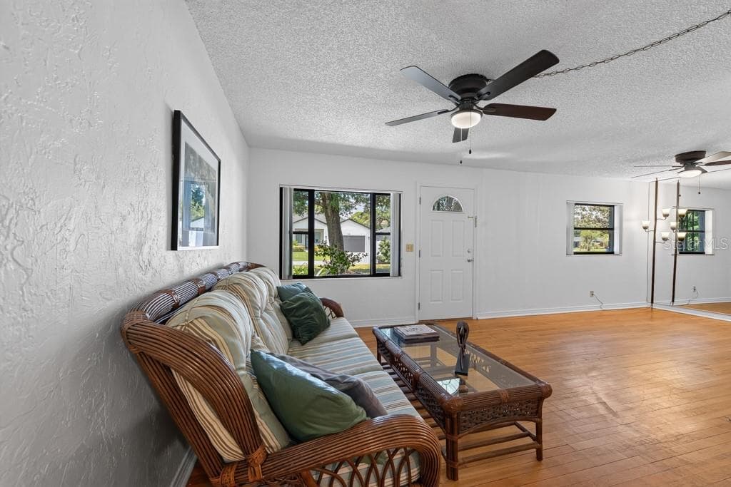 4306 GRADY AVENUE — photo 4 of 49