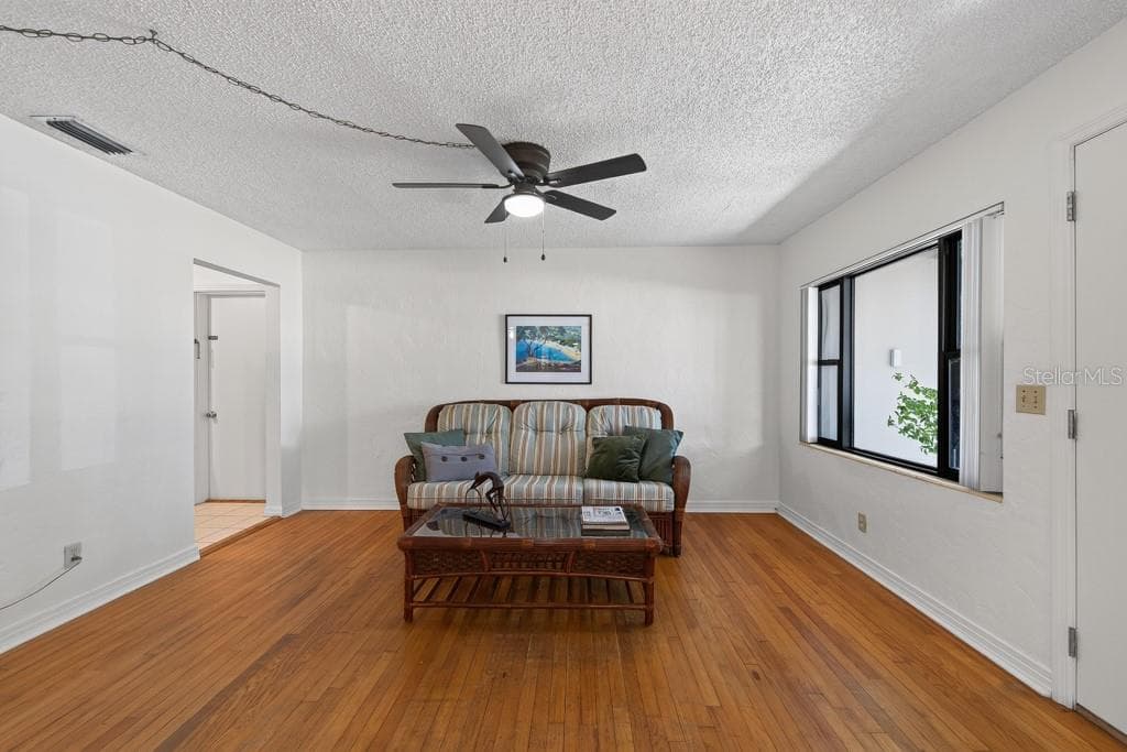 4306 GRADY AVENUE — photo 10 of 49