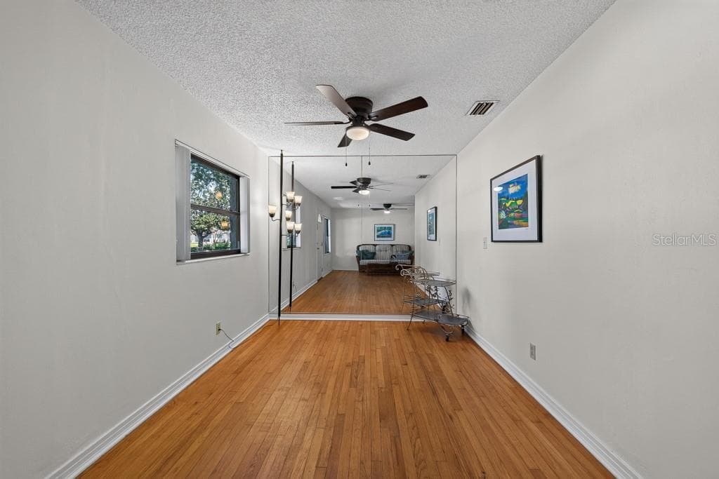 4306 GRADY AVENUE — photo 6 of 49