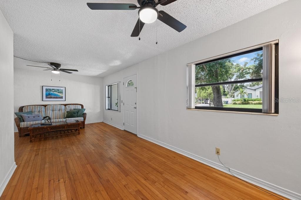 4306 GRADY AVENUE — photo 8 of 49