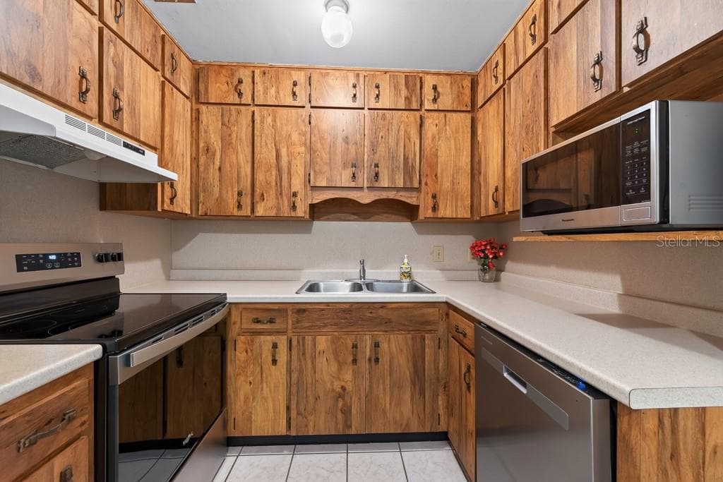 4306 GRADY AVENUE — photo 16 of 49