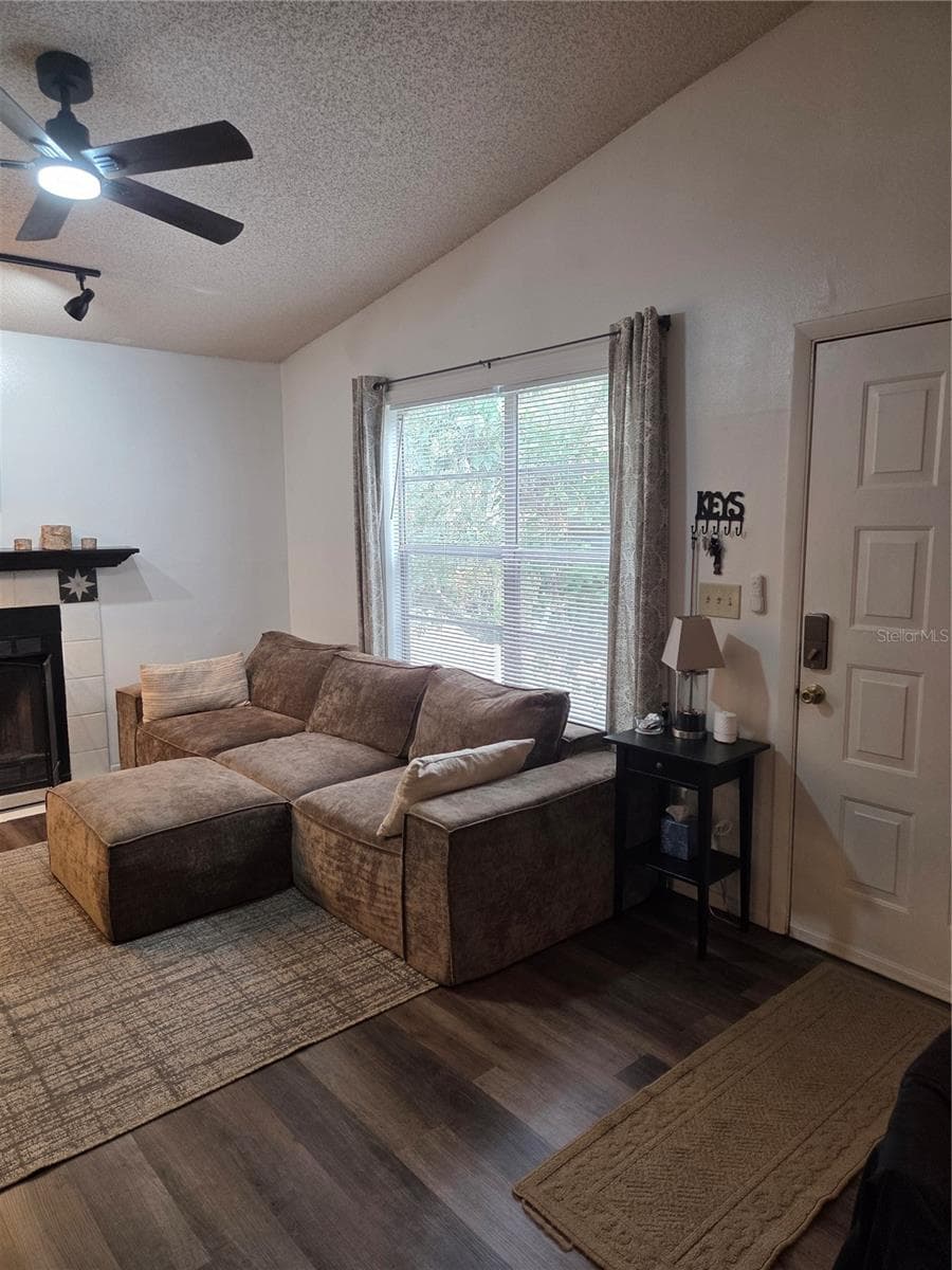 4033 DREAM OAK PLACE — photo 3 of 15