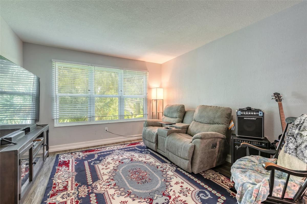 1401 PALMETTO AVENUE — photo 3 of 17