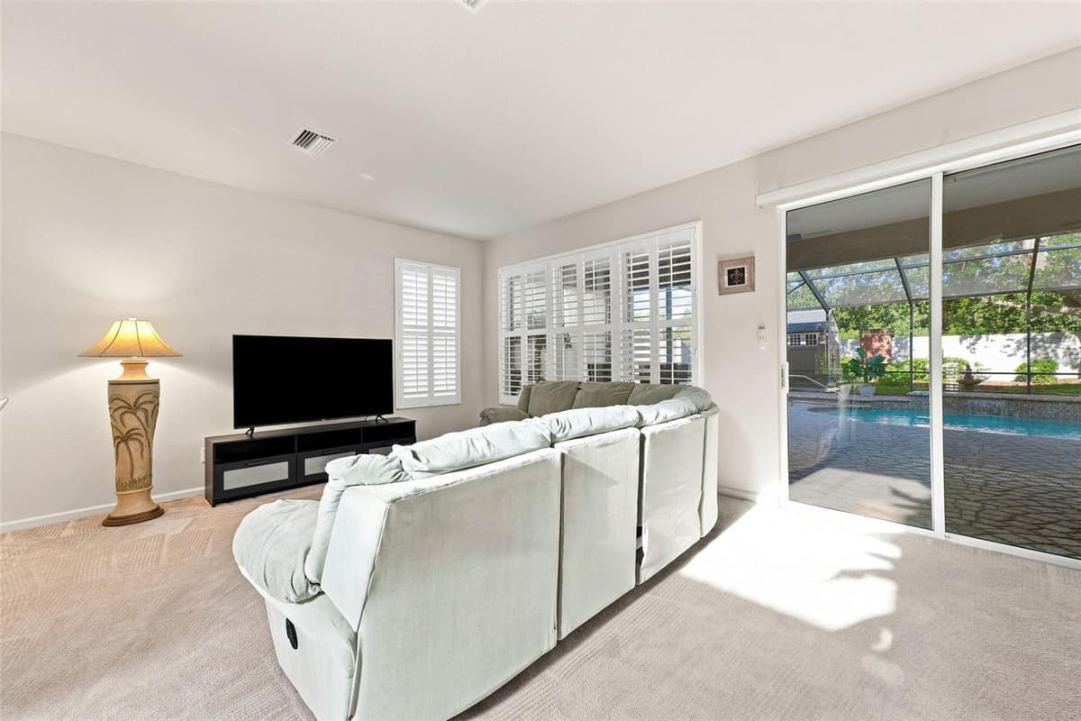 14217 WAKE ROBIN DRIVE — photo 20 of 77