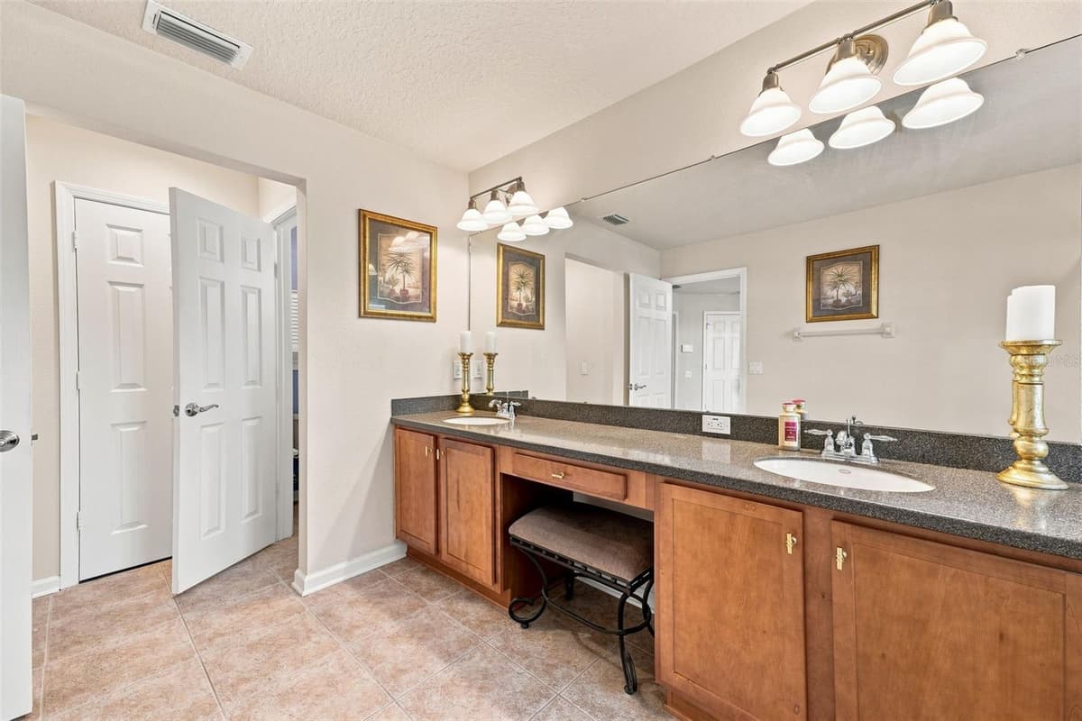 14217 WAKE ROBIN DRIVE — photo 38 of 77