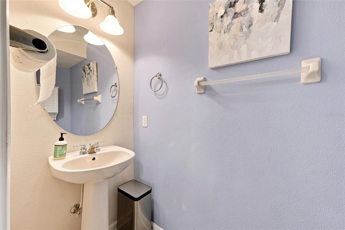 14217 WAKE ROBIN DRIVE — photo 13 of 77
