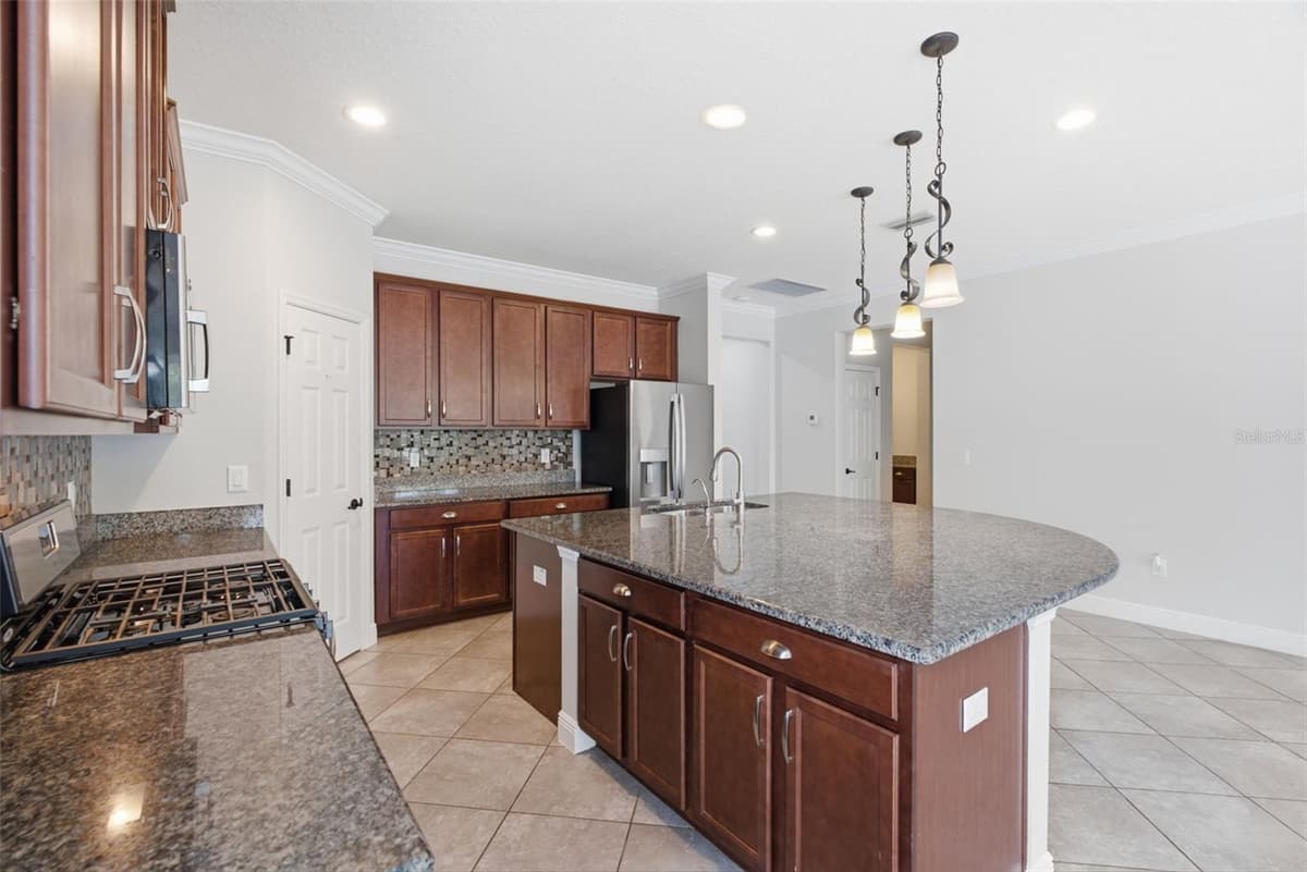 5821 JASPER GLEN DRIVE — photo 12 of 44