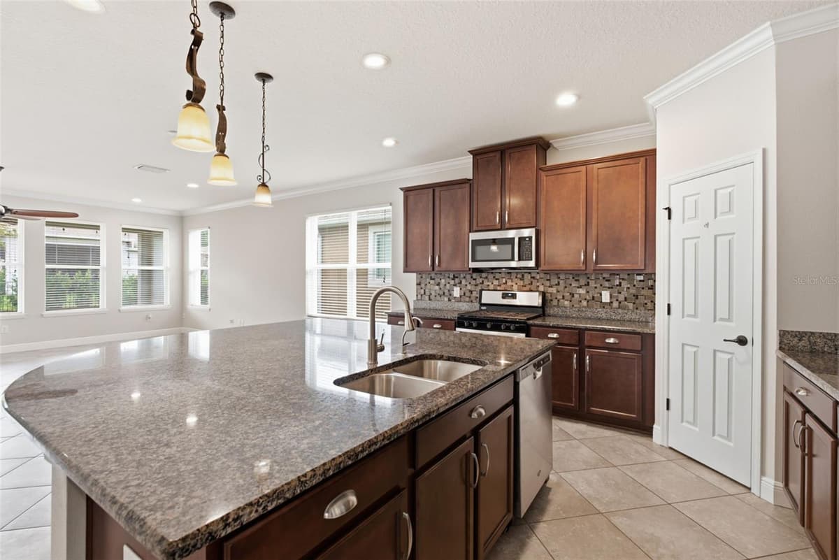 5821 JASPER GLEN DRIVE — photo 15 of 44