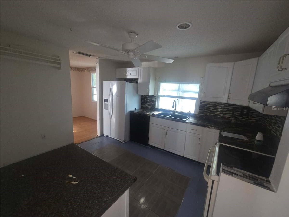 4551 WEBBER STREET — photo 7 of 22