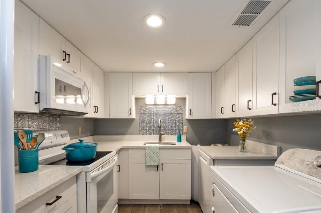 60 CLUB HOUSE DRIVE — photo 12 of 52